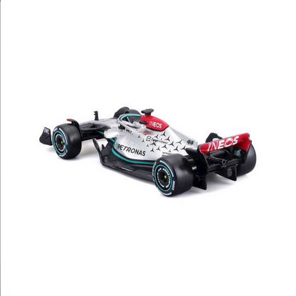 Bburago Mercedes-AMG F1 W13 2022 Hamilton with helmet in window box 1/43